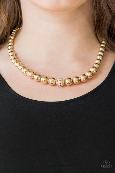 Paparazzi Necklace High-Stakes FAME - Gold Pearls