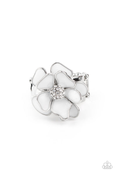 Paparazzi Ring Hibiscus Holiday - White