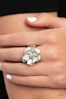 Paparazzi Ring Hibiscus Holiday - White